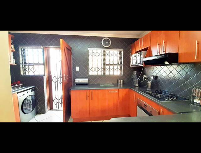 3 BEDROOM TOWNHOUSE RENTED IN PARSONS RIDGE